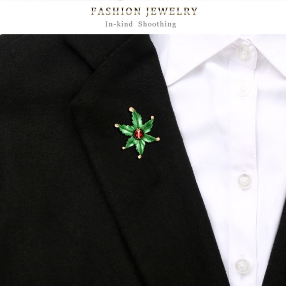 VQ Ladybug Brooch - Picture 2 of 7